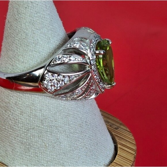 925 Sterling Silver Ring with Natural Peridot & CZ - Picture 3 of 11